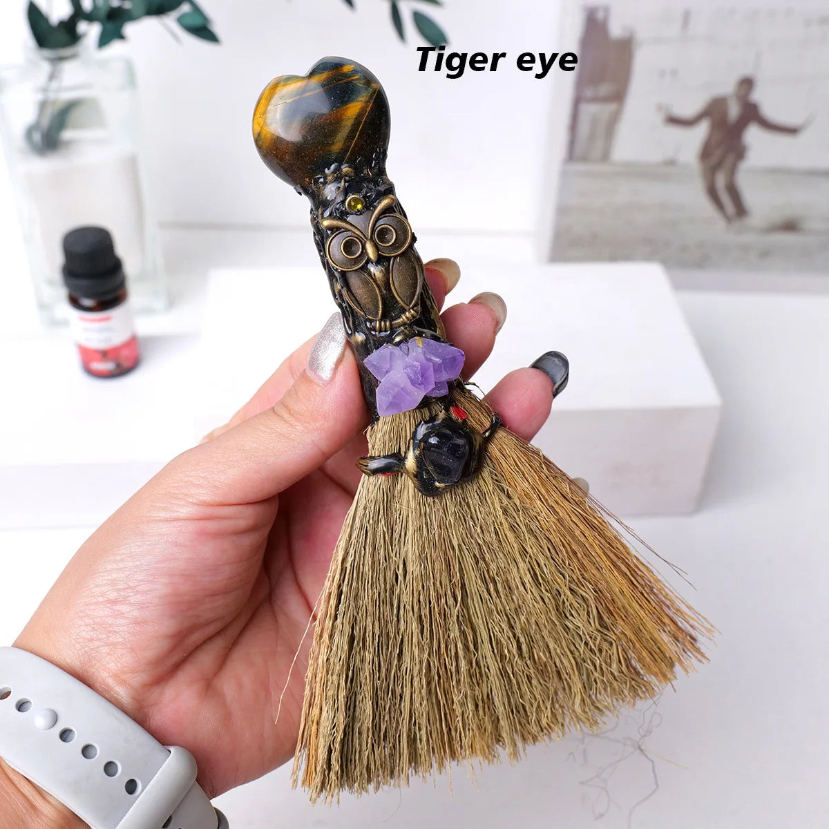 1pc Natural Crystal Heart Broom, Witchcraft Rituals Energy Cleansing Tool Quartz Witch Besom for Altar & Home Decor