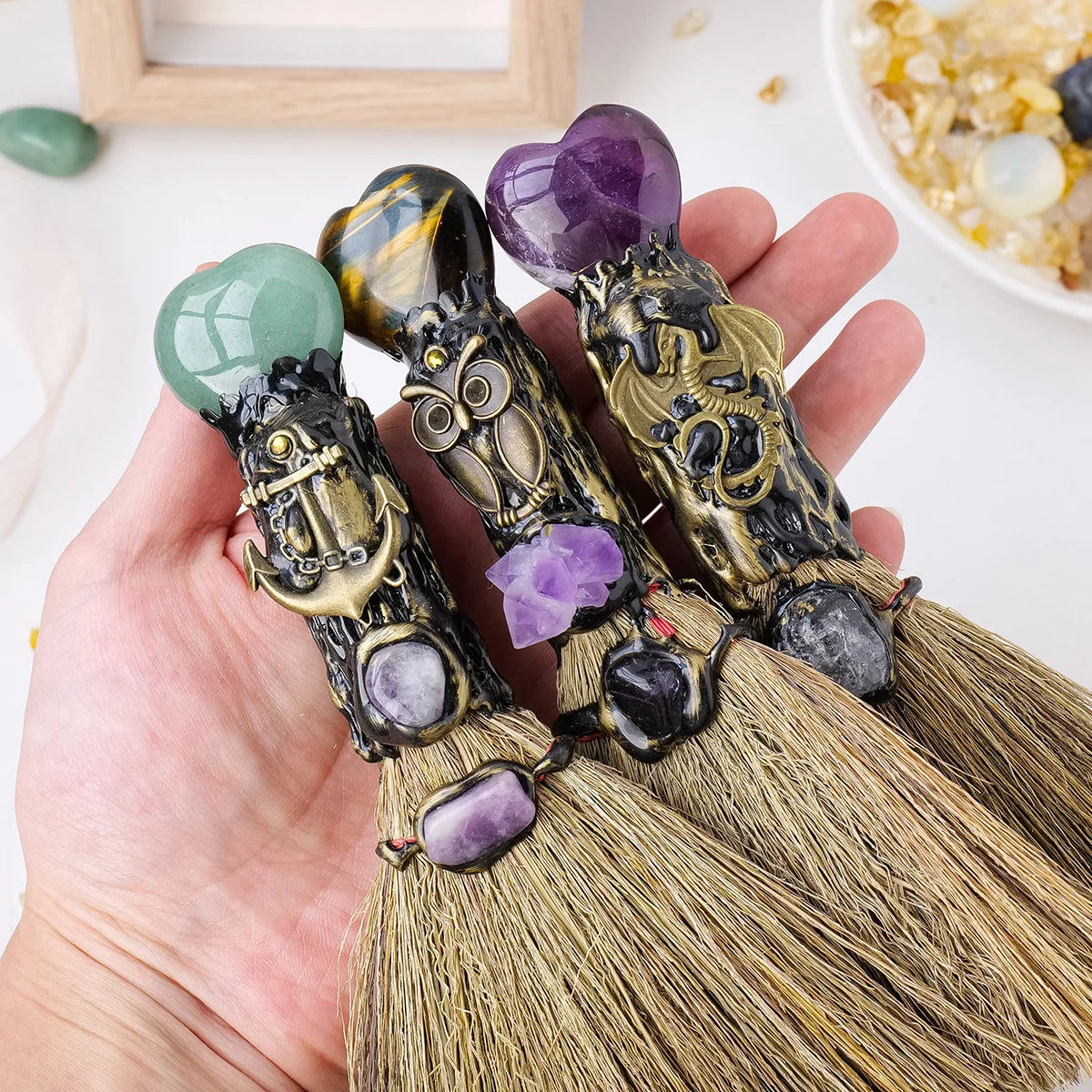 1pc Natural Crystal Heart Broom, Witchcraft Rituals Energy Cleansing Tool Quartz Witch Besom for Altar & Home Decor