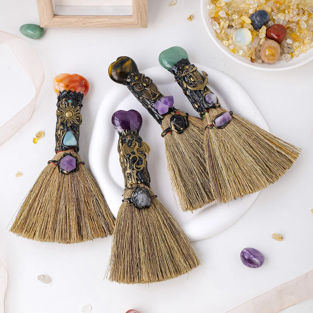 1pc Natural Crystal Heart Broom, Witchcraft Rituals Energy Cleansing Tool Quartz Witch Besom for Altar & Home Decor