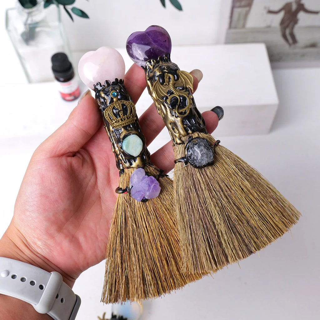 1pc Natural Crystal Heart Broom, Witchcraft Rituals Energy Cleansing Tool Quartz Witch Besom for Altar & Home Decor