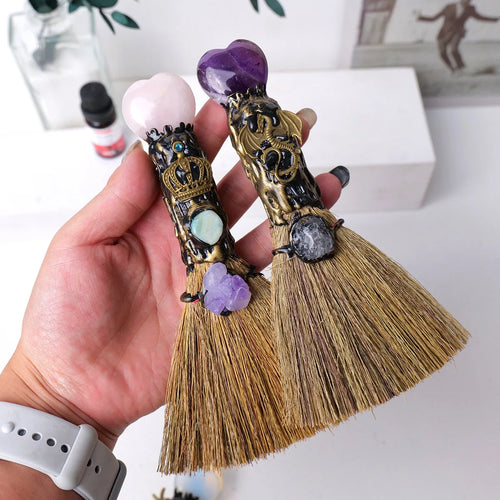 1pc Natural Crystal Heart Broom, Witchcraft Rituals Energy Cleansing Tool Quartz Witch Besom for Altar & Home Decor