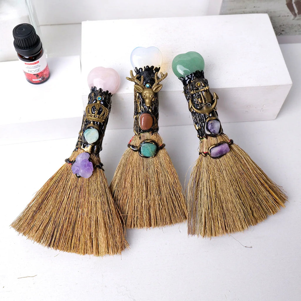 1pc Natural Crystal Heart Broom, Witchcraft Rituals Energy Cleansing Tool Quartz Witch Besom for Altar & Home Decor